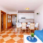 Apartament 16 *