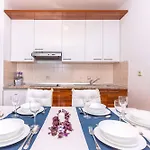 Apartament 16