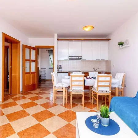 Apartamento 16 *